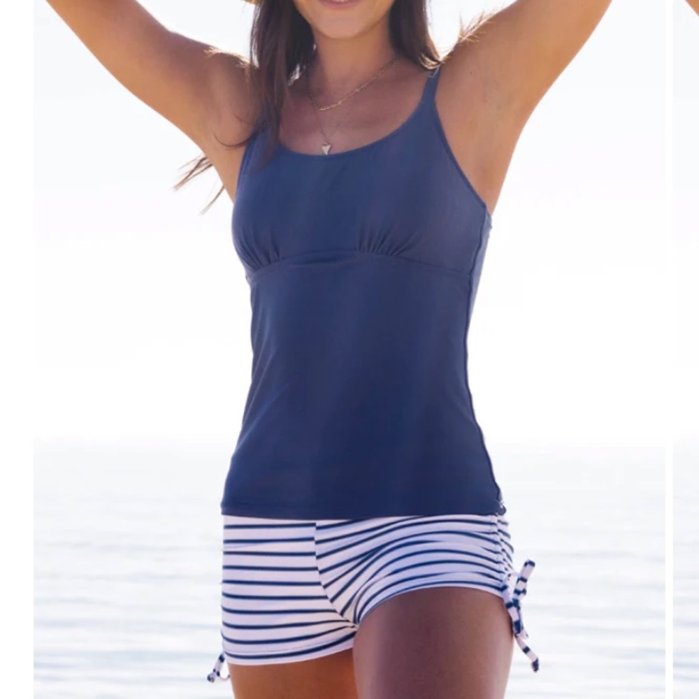 Size L tankini set. Navy Tank and Navy & White boy shorts. Beachsissi NWT.